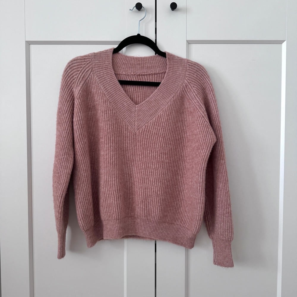 Womens V-neck Dusty Pink Wool Sweater